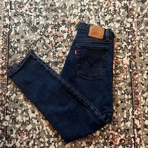 Levi’s Wedgie Fit raw hem jeans size 25